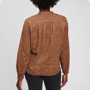 GAP Women’s Shirred Popover Leopard Blouse with Relaxed Fit Size‎ Large